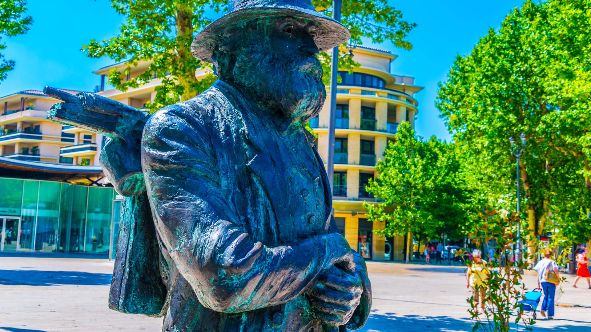 Statue of Paul Cezanne in Aix-en-Provence, Image by trabantos, Shutterstock