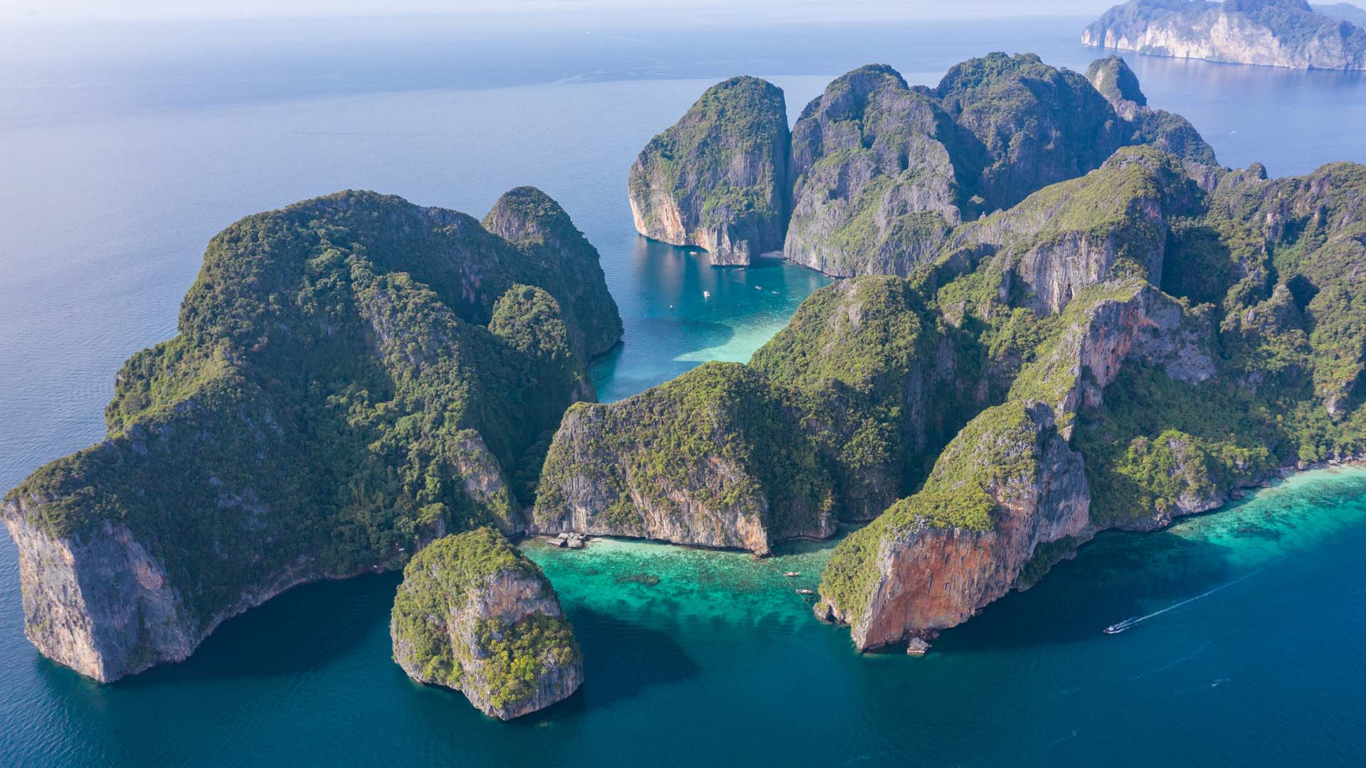 Phi-Phi Leh island, Image by BOOMz Nuttawut, Shutterstock